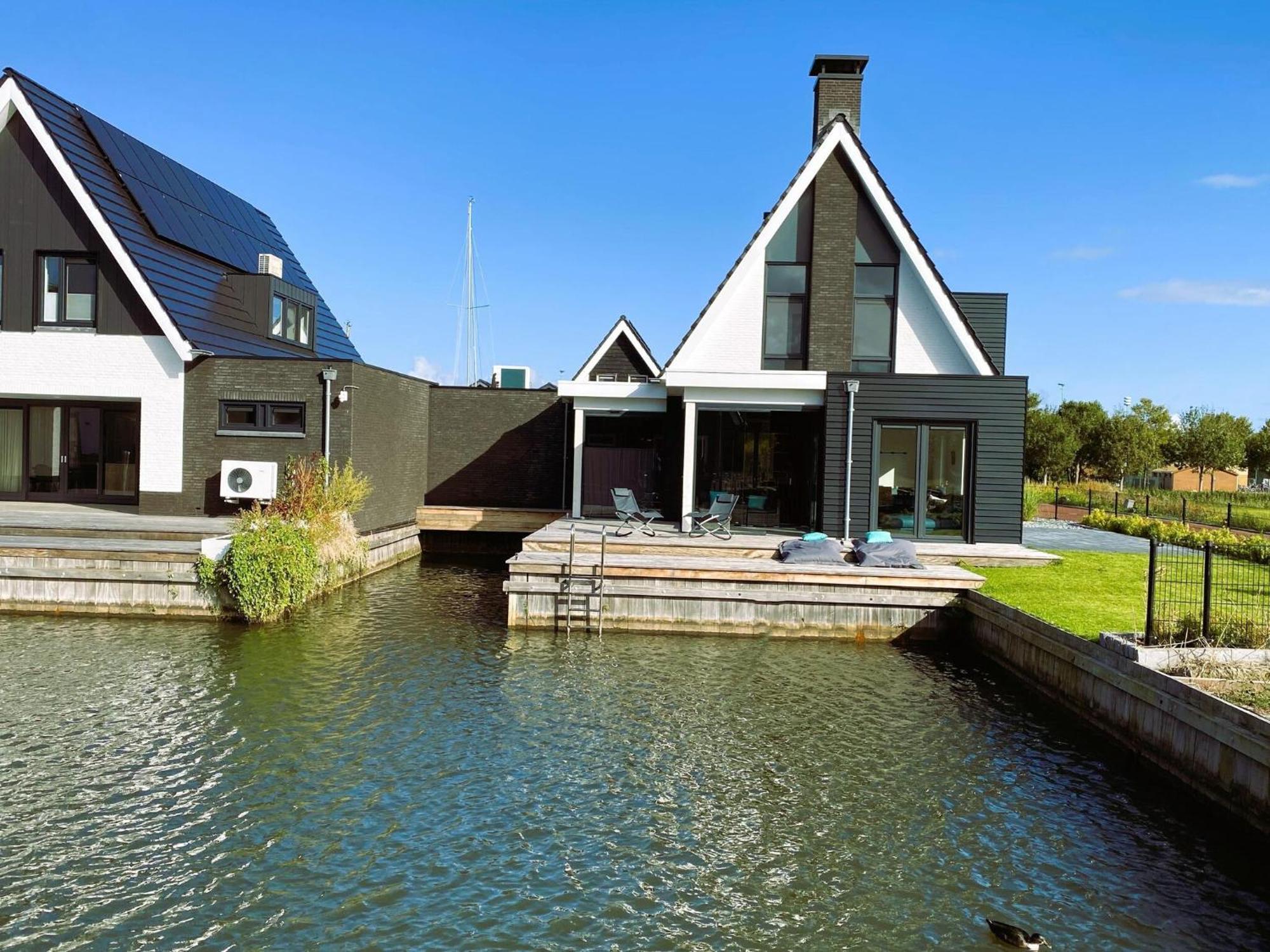 Peaceful Villa On The Water In Stavoren Exterior foto