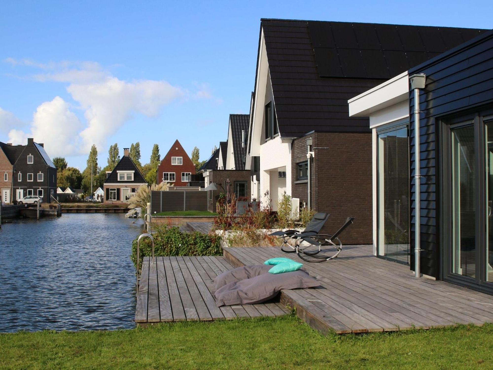 Peaceful Villa On The Water In Stavoren Exterior foto